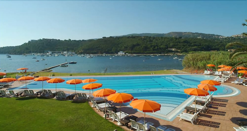 Imagen de la piscina del Hotel Cala Di Mola. Foto 18