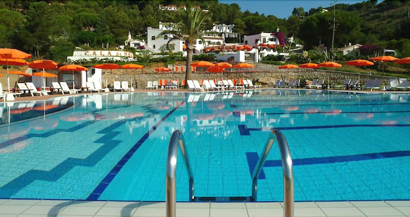 Imagen de la piscina del Hotel Cala Di Mola. Foto 19
