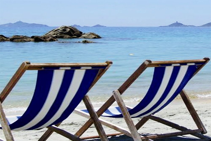 Imagen de los exteriores del Hotel Cala Di Sole. Foto 10