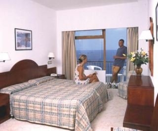 Imagen de la habitación del Hotel Cala Figuera, Cala Santanyi. Foto 5
