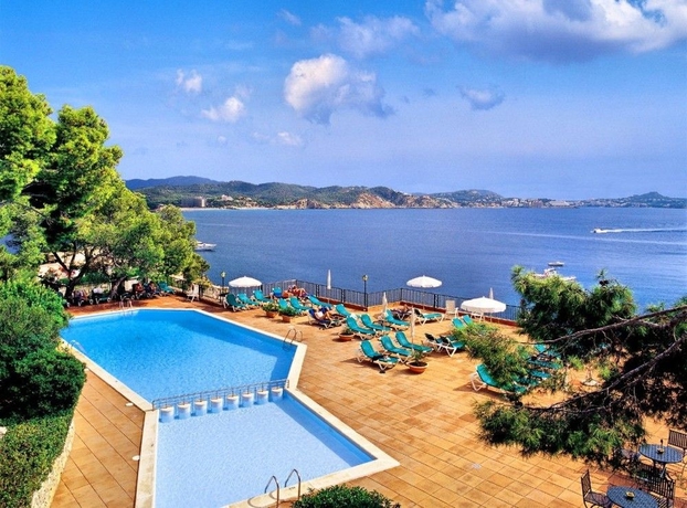 Imagen de la piscina del Hotel Cala Fornells. Foto 13