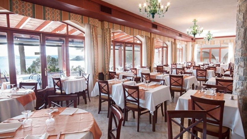 Imagen del bar/restaurante del Hotel Cala Fornells. Foto 3