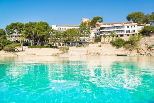 Imagen de la piscina del Hotel Cala Fornells. Foto 16