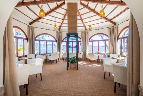 Imagen de los exteriores del Hotel Cala Fornells. Foto 12