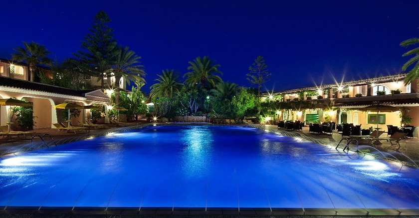 Imagen de la piscina del Hotel Cala Ginepro Resort. Foto 6