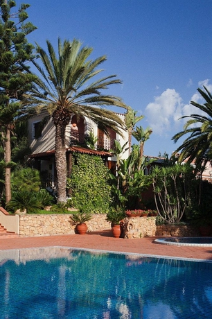 Imagen de la piscina del Hotel Cala Ginepro Resort. Foto 7