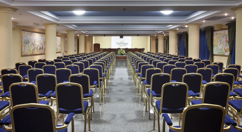 Imagen de los interiores del Hotel Cala Ginepro Resort. Foto 5