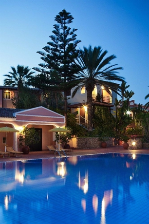 Imagen de la piscina del Hotel Cala Ginepro Resort. Foto 11