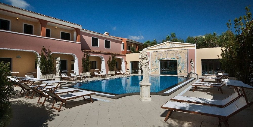 Imagen de la piscina del Hotel Cala Ginepro Resort. Foto 12