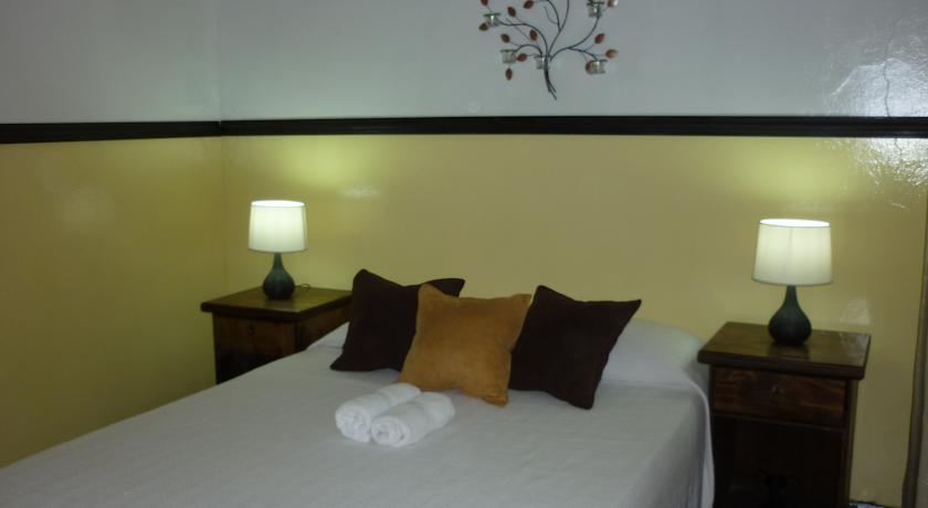 Imagen de la habitación del Hotel Cala Inn Bandb Airport. Foto 3