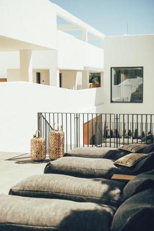 Imagen de los exteriores del Hotel Cala Lanuza Suites. Foto 9