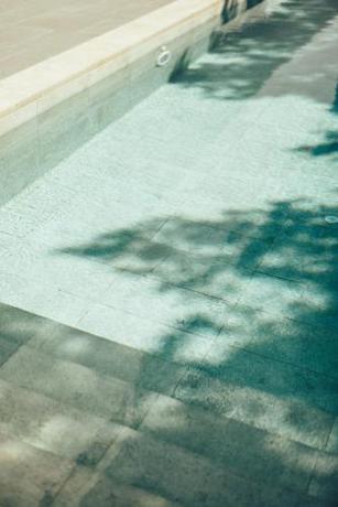 Imagen de la piscina del Hotel Cala Lanuza Suites. Foto 19