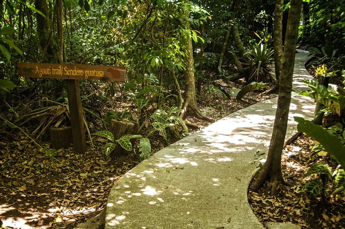 Imagen de los exteriores del Hotel Cala Lodge. Foto 9