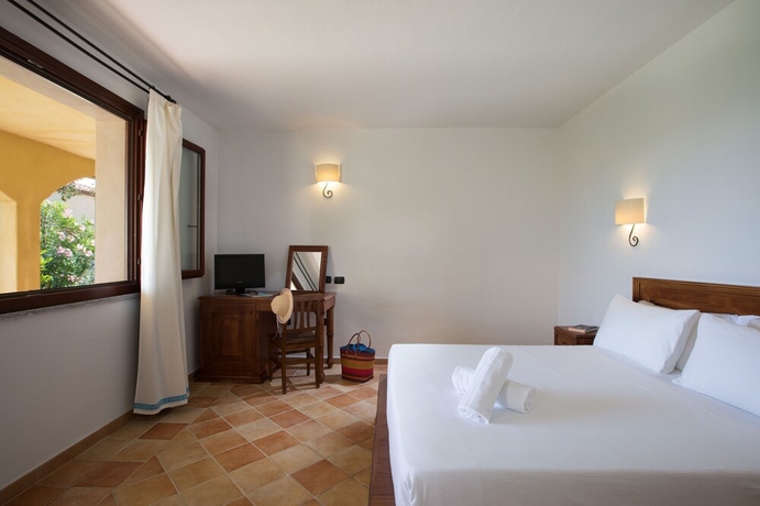Imagen de la habitación del Hotel Cala Luas Resort. Foto 6