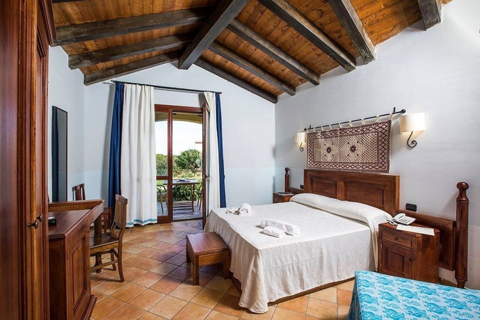 Imagen de la habitación del Hotel Cala Luas Resort. Foto 8