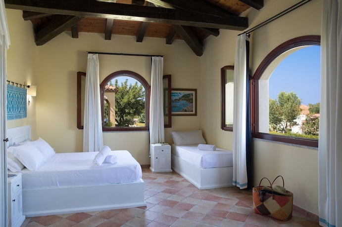 Imagen de la habitación del Hotel Cala Luas Resort. Foto 9