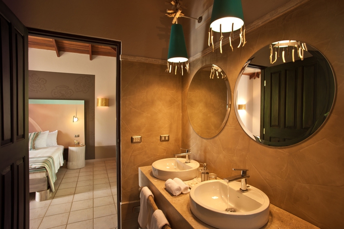 Imagen de la habitación del Hotel Cala Luna Boutique and Villas. Foto 7