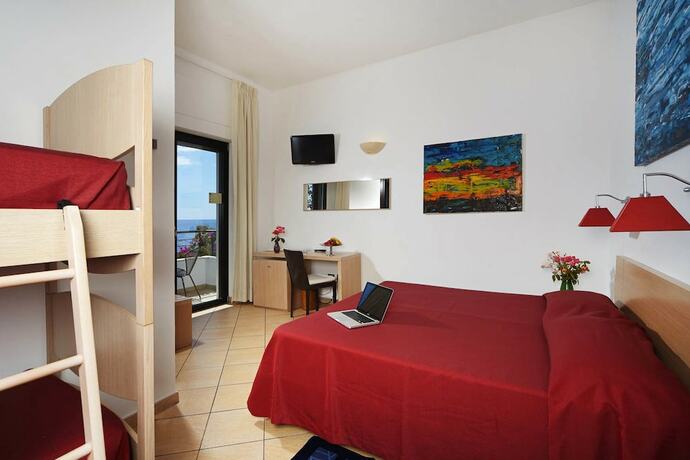 Imagen general del Hotel Cala Luna. Foto 4