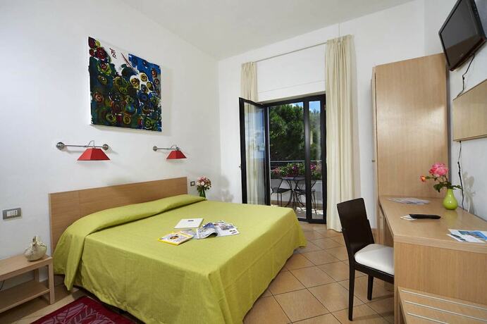 Imagen de la habitación del Hotel Cala Luna. Foto 20