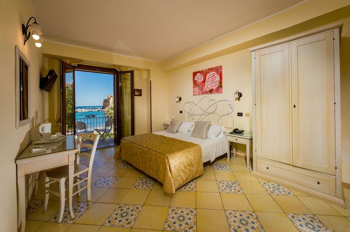 Imagen de la habitación del Hotel Cala Marina. Foto 2