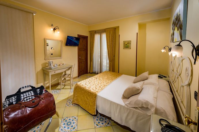 Imagen de la habitación del Hotel Cala Marina. Foto 10