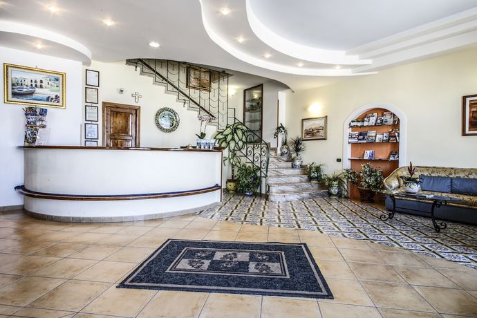 Imagen de los interiores del Hotel Cala Marina. Foto 18