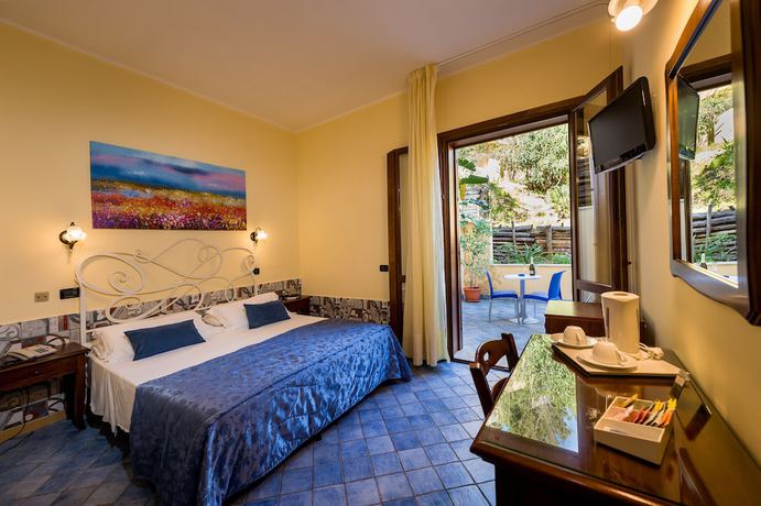 Imagen de la habitación del Hotel Cala Marina. Foto 14