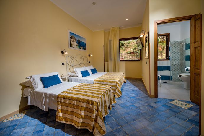Imagen de la habitación del Hotel Cala Marina. Foto 15