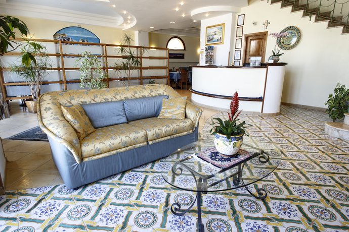 Imagen de los interiores del Hotel Cala Marina. Foto 19
