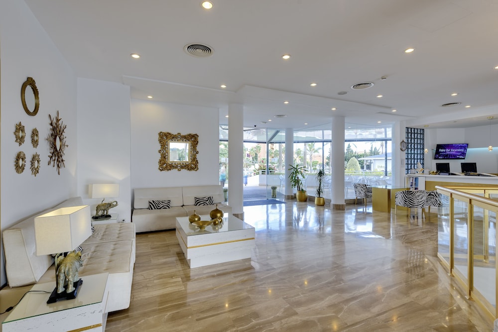 Imagen de los interiores del Hotel Cala Millor Garden, Adults Only. Foto 19