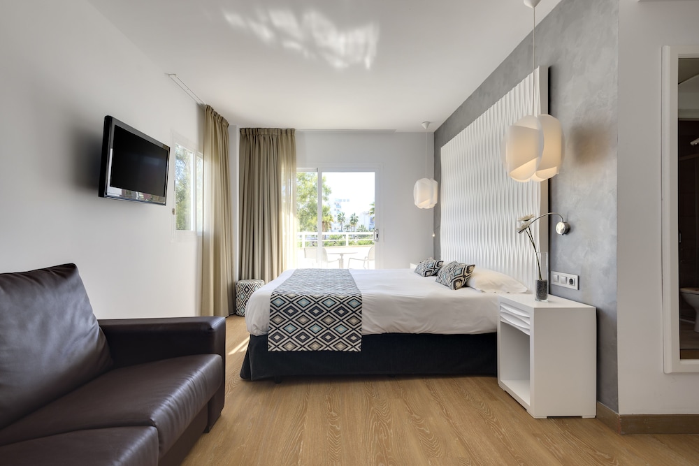 Imagen de la habitación del Hotel Cala Millor Garden, Adults Only. Foto 16