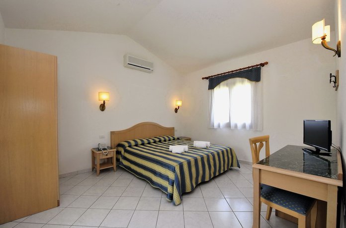 Imagen de la habitación del Hotel Cala Mirto. Foto 8