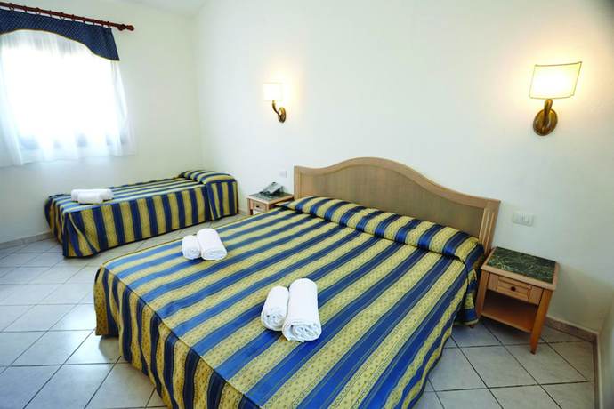 Imagen de la habitación del Hotel Cala Mirto. Foto 10