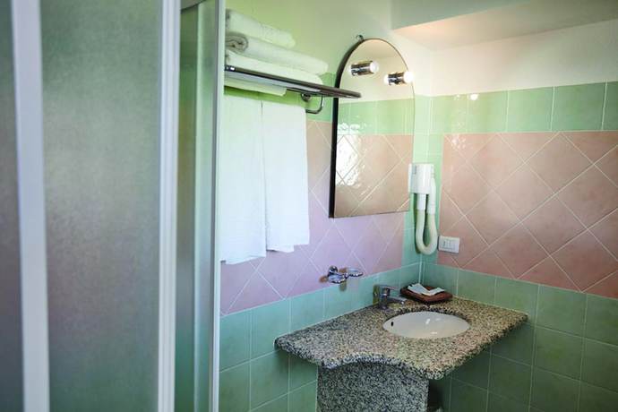 Imagen de la habitación del Hotel Cala Mirto. Foto 14