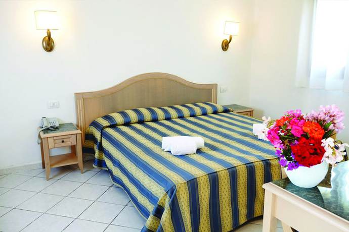 Imagen de la habitación del Hotel Cala Mirto. Foto 19