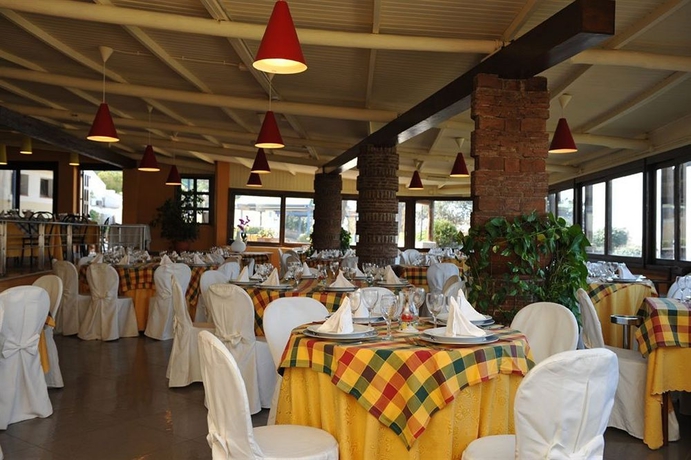 Imagen del bar/restaurante del Hotel Cala Moresca. Foto 3