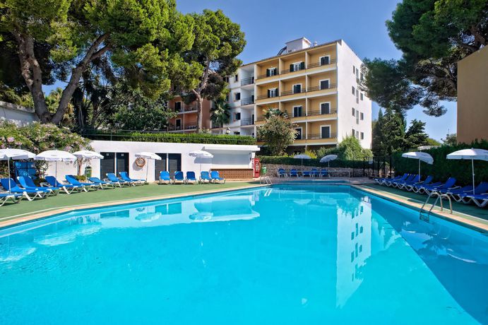 Imagen de la piscina del Hotel Cala Murada. Foto 11