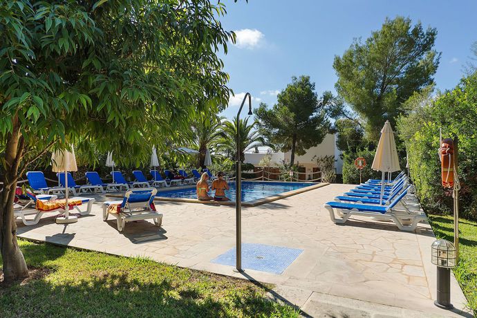 Imagen de la piscina del Hotel Cala Murada. Foto 12