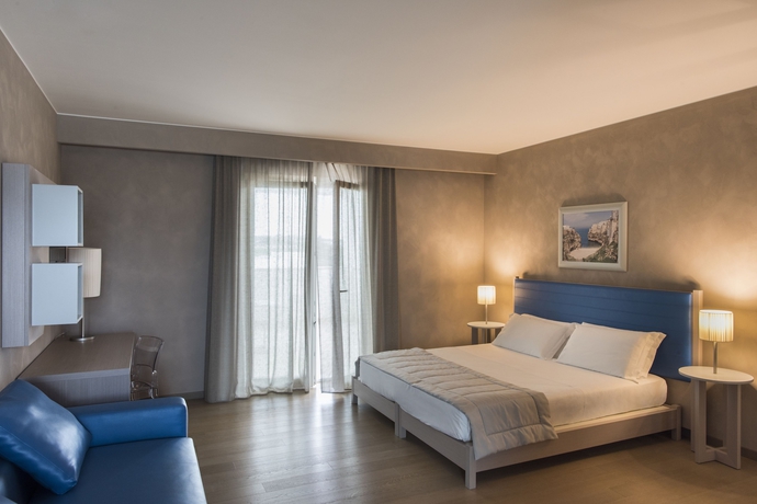 Imagen de la habitación del Hotel Cala Ponte. Foto 3