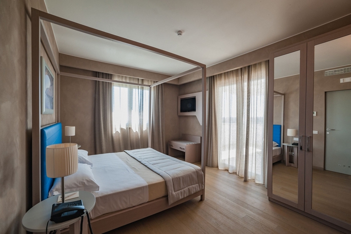 Imagen de la habitación del Hotel Cala Ponte. Foto 16