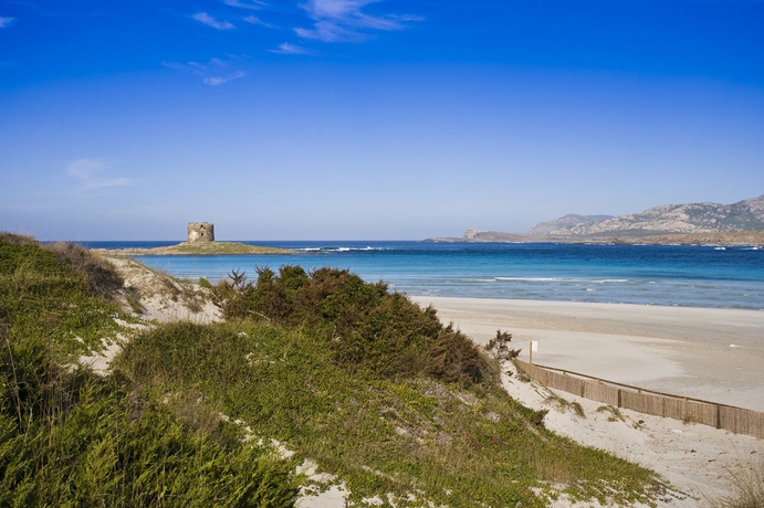 Imagen de los exteriores del Hotel Cala Reale. Foto 5