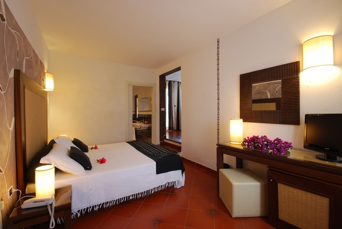 Imagen de la habitación del Hotel Cala Rosa Club. Foto 13