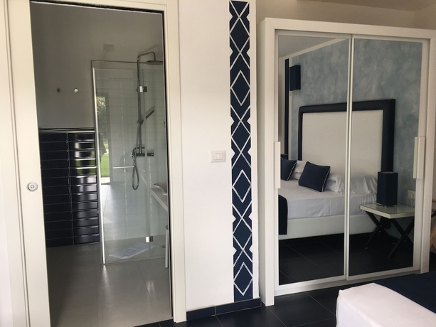 Imagen de la habitación del Hotel Cala Rosa Club. Foto 15