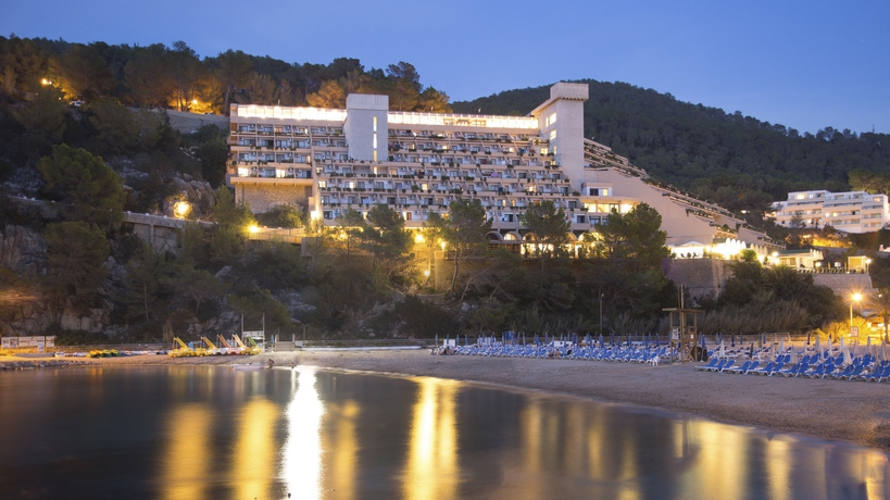 Imagen general del Hotel Cala San Miguel Hotel Ibiza, Curio Collection by Hilton. Foto 1