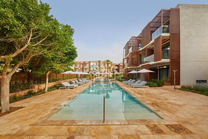 Imagen de la piscina del Hotel Cala San Miguel Ibiza Resort, Adults only, Curio Collection by Hilton. Foto 20