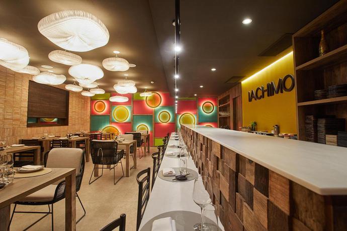 Imagen del bar/restaurante del Hotel Cala San Miguel Ibiza Resort, Adults only, Curio Collection by Hilton. Foto 9