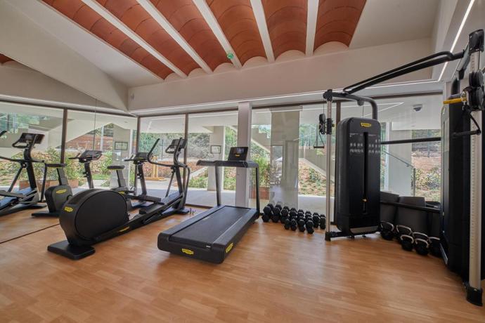 Imagen de los interiores del Hotel Cala San Miguel Ibiza Resort, Adults only, Curio Collection by Hilton. Foto 16