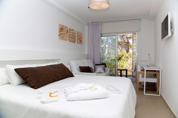 Imagen de la habitación del Hotel Cala Saona. Foto 6