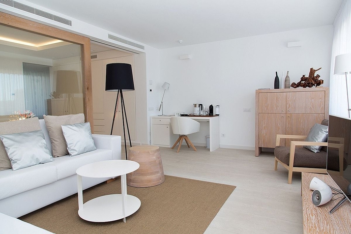Imagen de la habitación del Hotel Cala Saona. Foto 9