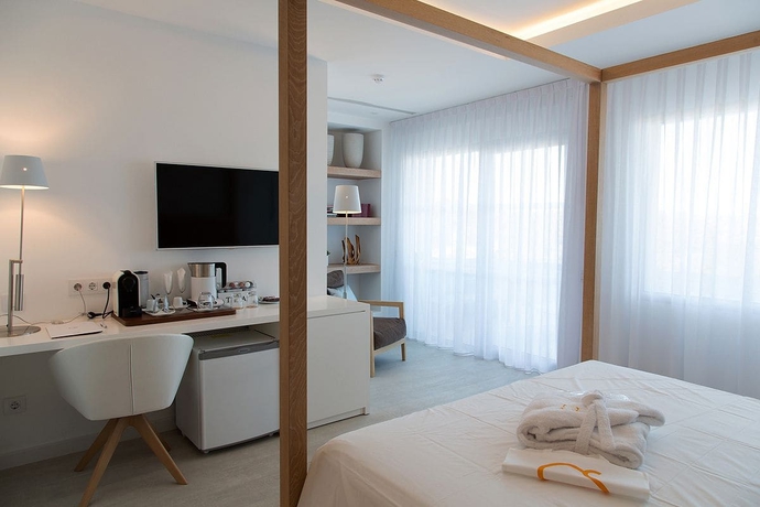 Imagen de la habitación del Hotel Cala Saona. Foto 10